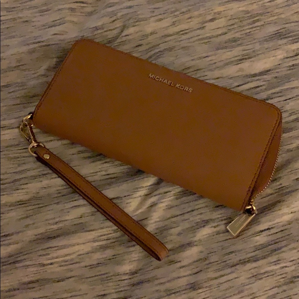 EUC! Large Michael Kors Wallet